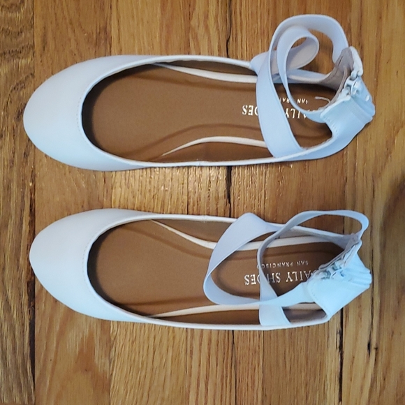 Ballet flats with ankle straps - Picture 2 of 4